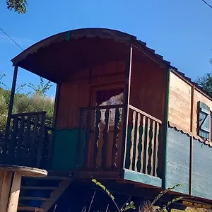 https://les-roulottins.fr-provencehotel.com
